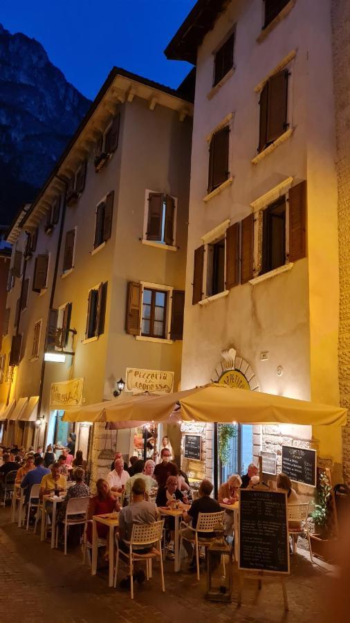Appartamento Sunrise - Centro Storico N2 リーヴァ・デル・ガルダ エクステリア 写真